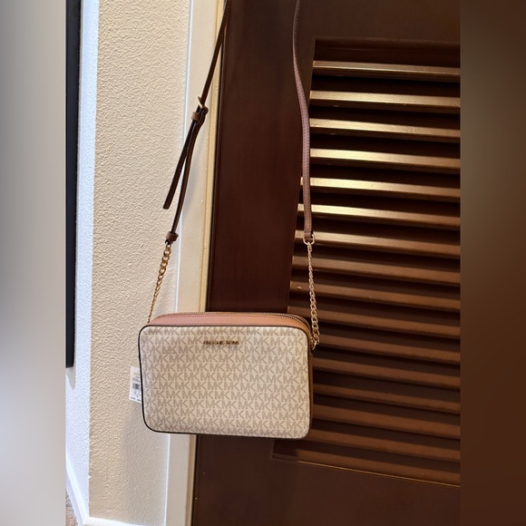 Jet Set Saffiano Leather Crossbody Bag - Picture 2 of 7